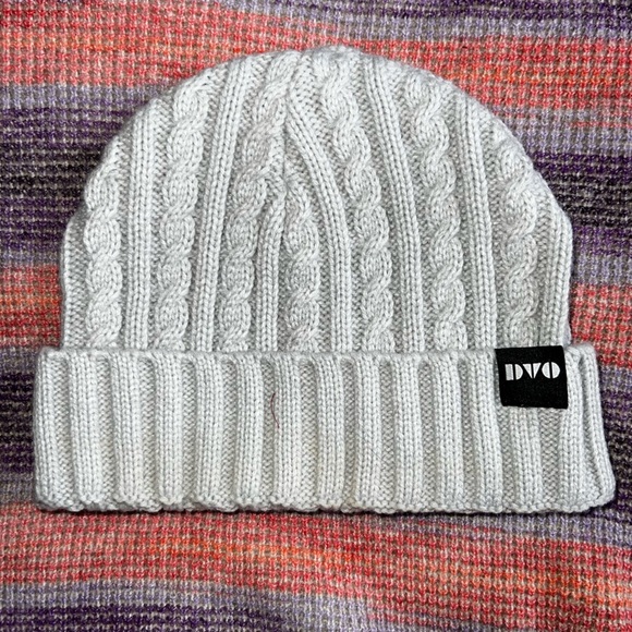 DVO gray beanie NWOT - Picture 1 of 2